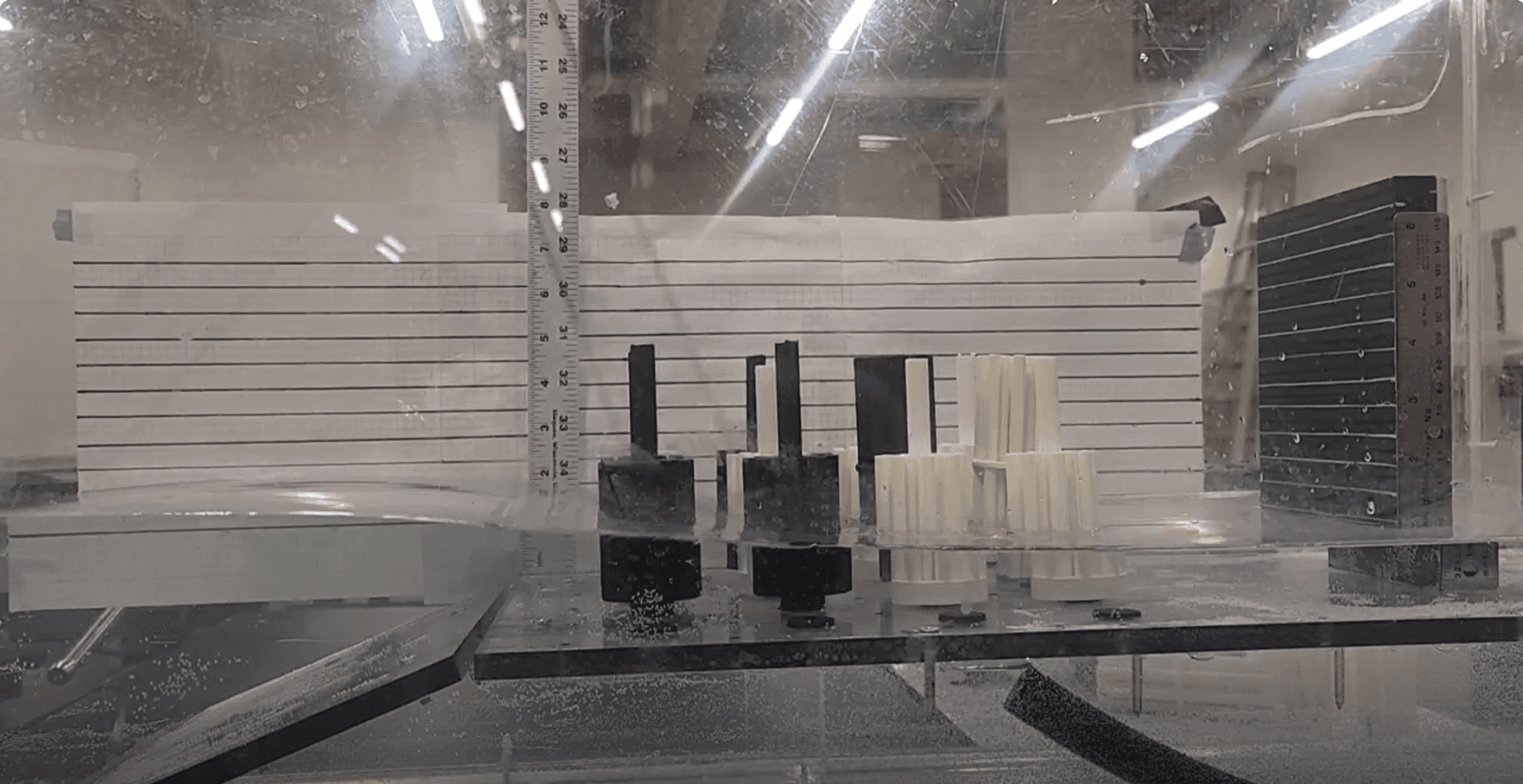 Wave-testing setup with modular barriers